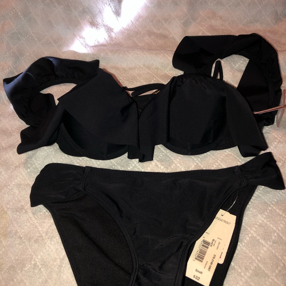 NWT Adorable Ruffle Top Bikini